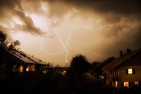 Proti bouřce chrání elektrické spotřebiče jen necelá polovina lidí