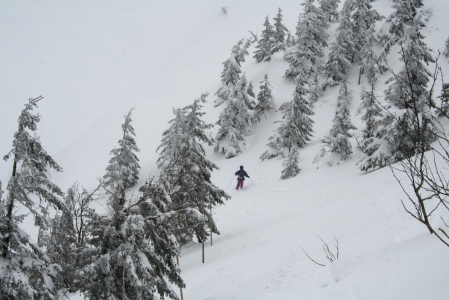 Skialpinisté v Krkonoších jsou skoro bez sněhu