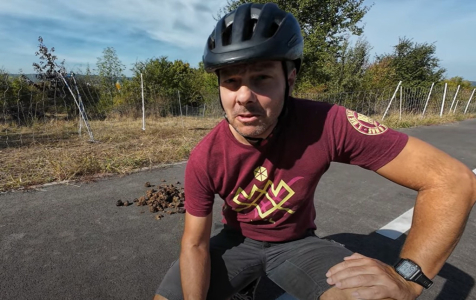 Městská cyklistika ukazuje na YouTube, jak jezdit bezpečně