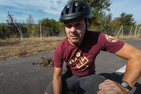 Městská cyklistika ukazuje na YouTube, jak jezdit bezpečně