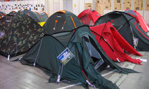 Stany pro rodinky i drsoně stojí v Letňanech Stany pro rodinky i drsoně stojí v Letňanech