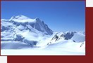 Masv Grand Combin (4314 m) od severu. Od chaty Valsorey je mono projt do sedla Col de Meitin (vpravo) a pokraovat po ledovci Corbassiere pi pat masvu