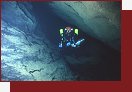 Modr hrnec je neprozkouman podzemn dutina, kter je opedena mty. A v srpnu 2006 3 hlubinn badatel podnikli expedici do nebezpen podzemn dutiny, aby uvolnili krasov pramen, museli proplout temnotou, tam kde dve dn lovk nepronikl. 