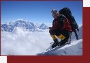 Film dokumentuje prbh jednoho lezeckho roku (2006). Zan ve vce 0 m nad moem, expedic na moskch kajacch okolo beh Sardinie vetn lezen na jejich tesech. Dl pomalu stoup pes nkolik skalnch a ledovch oblast, kde probh i lezen v ledech. Pokrauje pes Tich ocen a expedici do poho ernch Kordillier, kde se ty i druh nejvy hora Jin Ameriky a do nejvyho poho svta Himlj s vstupem na sedmou horu svta Dhaulagiri do vky 8000 metr.