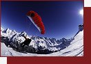 Zajmav sekvence volnho lyovn z Aljaky, dech berouc paraglidingov akrobatika ukazuje, kde snowboarder Ueli Kestenholz a paraglidista Mathias Roten zskali jejich zkladn zkuenosti pro jejich rychlostn jzdu. Zmnili voln lyovn v nov rozmr. 