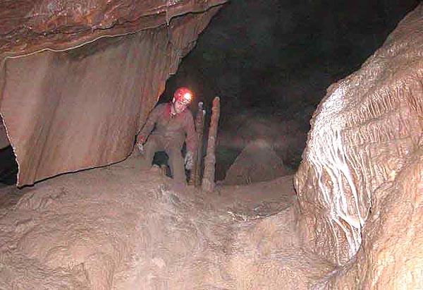 Nov Rasovna, objev jeskyn Pravkch symbol