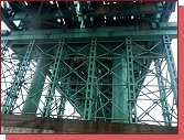 Vltava, hledn kee v konstrukci tramvajovho mostu v Praze-Troji 