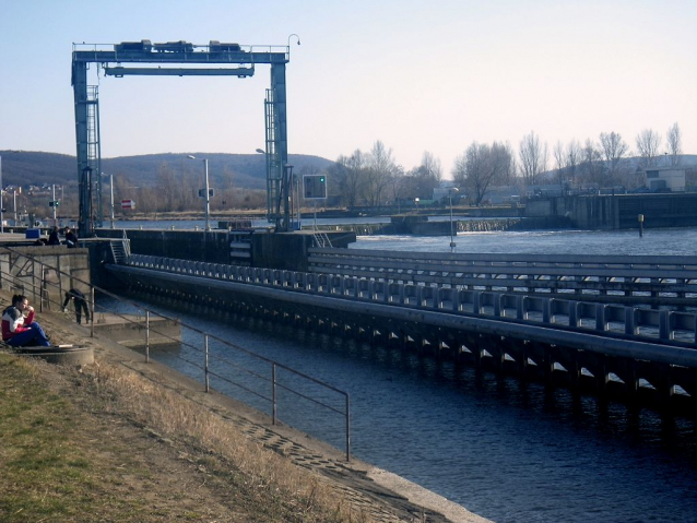Přes most Inteligence na kole do Českého krasu