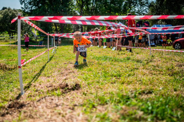 Lyžař a kickboxerka ovládli Brdský půlmaraton