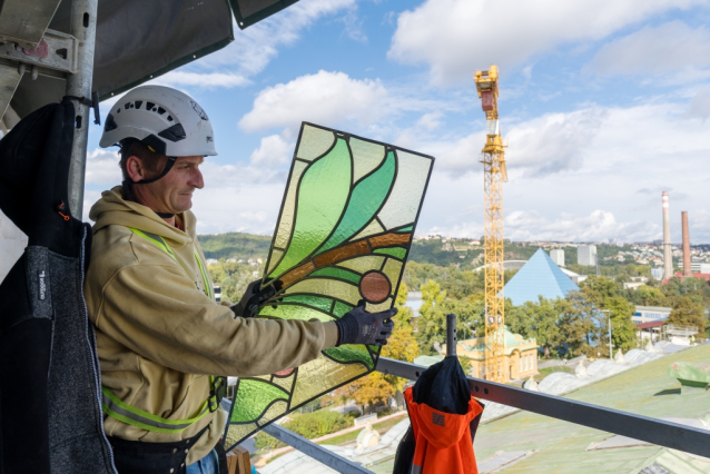 Průmyslový palác na Holešovickém výstavišti obnovil hodinovou věž