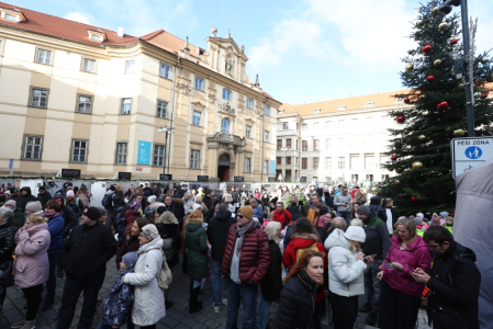 Charitativní vánoční trh na Mariánském náměstí v Praze