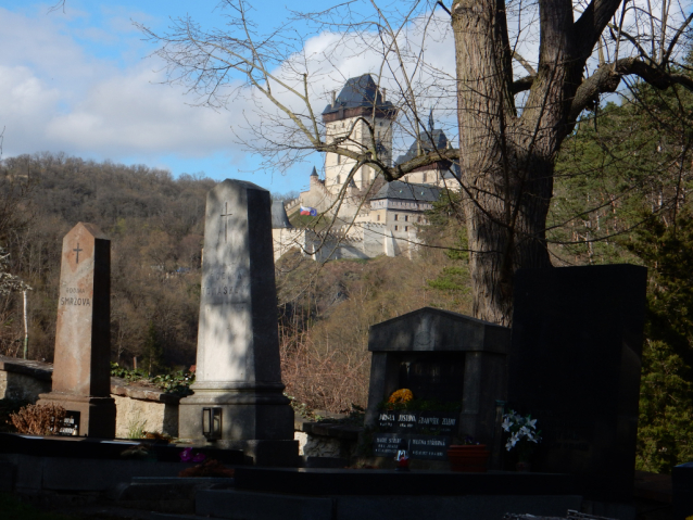 Karlštejn v zimním hávu: Když císařský hrad šeptá do ticha