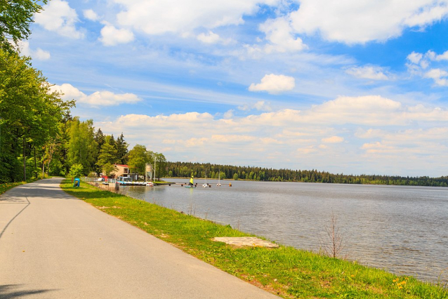 Paddleboardista se utopil v Dářku