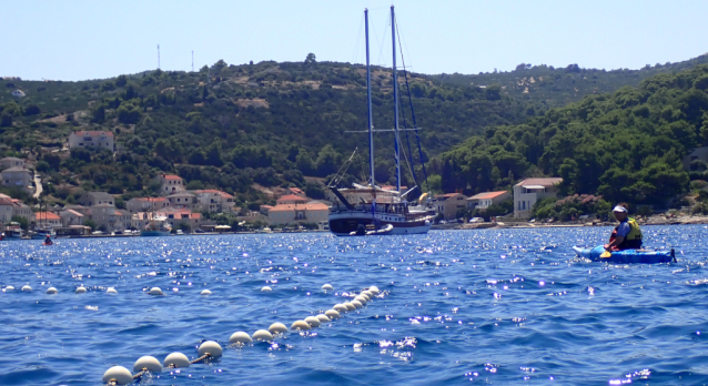 Lodiloď v Chorvatsku: lodní deník na mořském kajaku