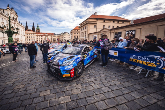 Středoevropská rallye: zrádný asfalt v Praze a na Šumavě