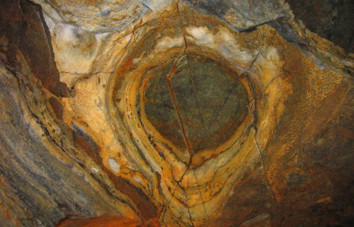 Chýnovské jeskyně. Nejznámější útvar Purkyňovo oko.