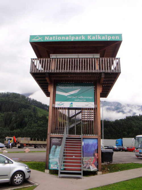 St. Pankraz. Turistická vyhlídková věž na Severní Vápencové Alpy. St. Pankraz. Turistická vyhlídková věž na Severní Vápencové Alpy.