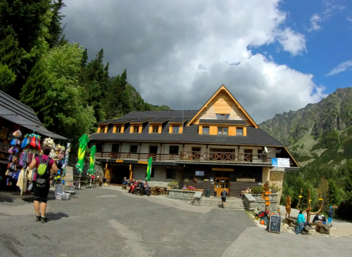 Chata Popradské pleso. Tady byl oficiálně založený Slovenský horolezecký spolok JAMES. Horský hotel Popradské pleso.