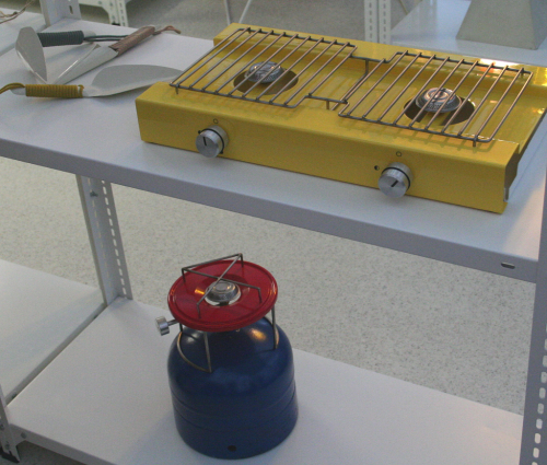 Absolutní klasika: Kempingový vařič Meva v poněkud technickém designu. Designblok Průmyslový palác Praha - Holešovice.