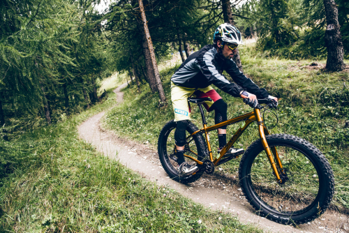 Fatbike je v Livignu populární v zimě i v létě.