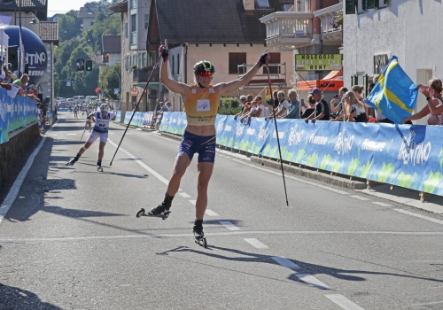 Linn Soemskar Skiroll. Kolečkové lyže ve Val di Fiemme.