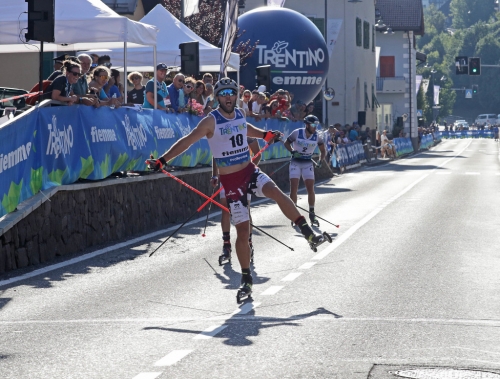 Kolečkové lyže ve Val di Fiemme.