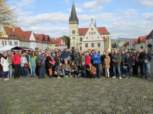 Turisté vyrážejí z Bardejova do okolní přírody. Bardejov.