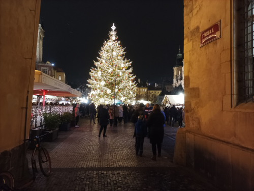 Vánoce: Staroměstské náměstí v Praze.