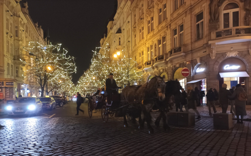 Vánoce: Staroměstské náměstí v Praze.